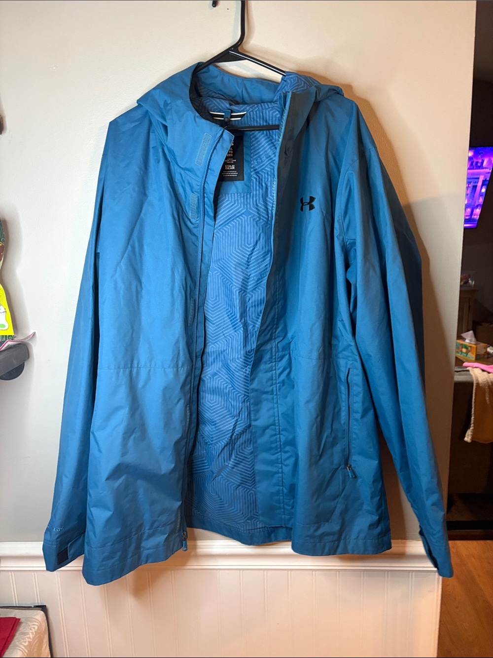 Under Armour Men’s Teal Hooded Rain Jacket